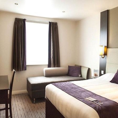 Premier Inn Premier Inn Wirral Greasby ภายนอก รูปภาพ
