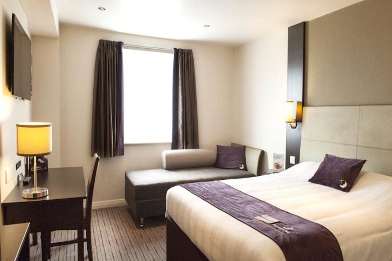 Premier Inn Premier Inn Wirral Greasby ภายนอก รูปภาพ