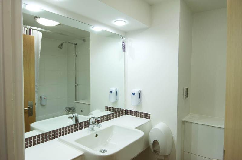 Premier Inn Premier Inn Wirral Greasby ภายนอก รูปภาพ