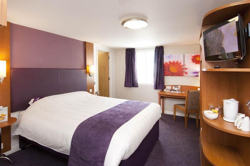 Premier Inn Premier Inn Wirral Greasby ภายนอก รูปภาพ