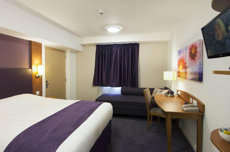 Premier Inn Premier Inn Wirral Greasby ภายนอก รูปภาพ